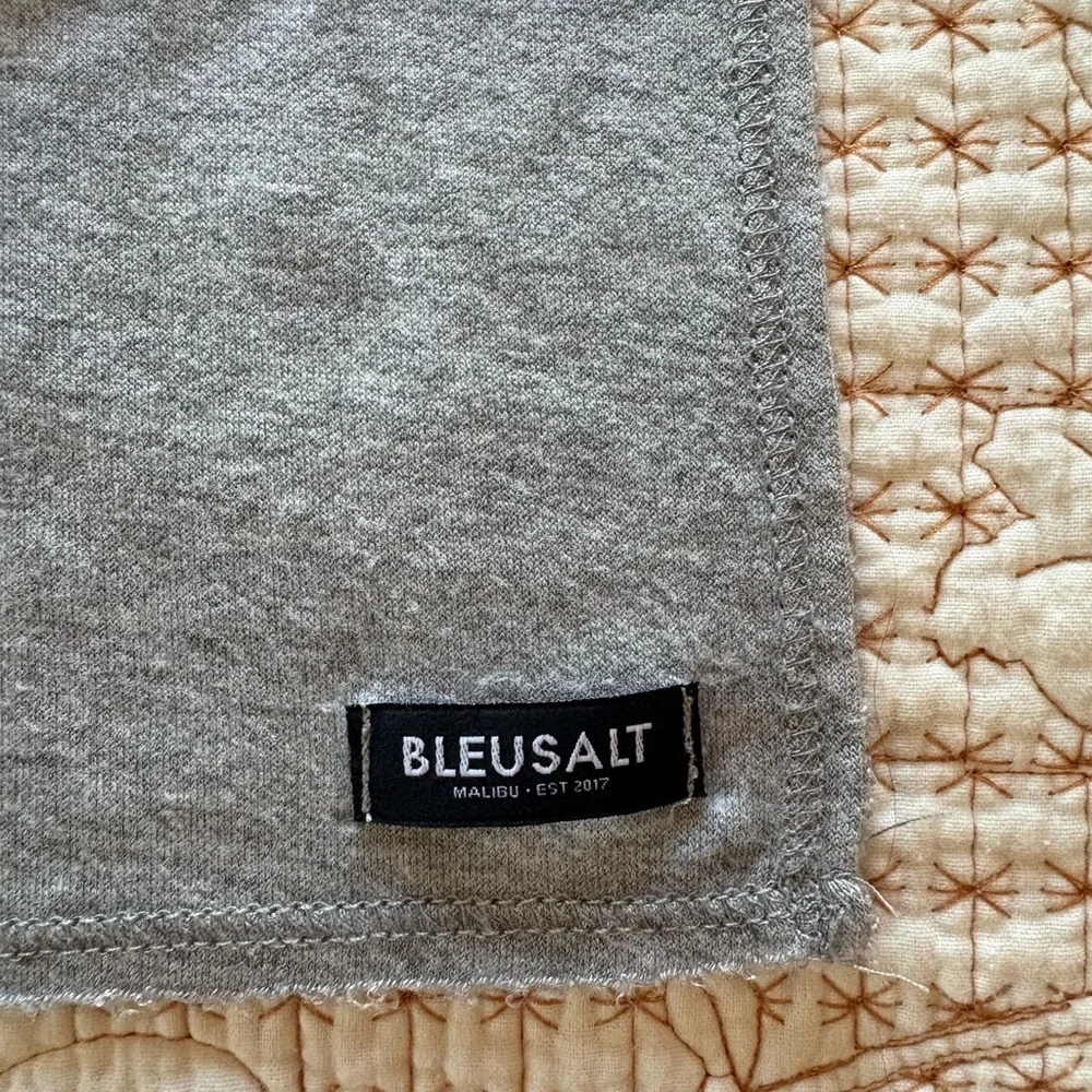 Bleusalt Large Signature Wrap in Heather Gray - Picture 4 of 4